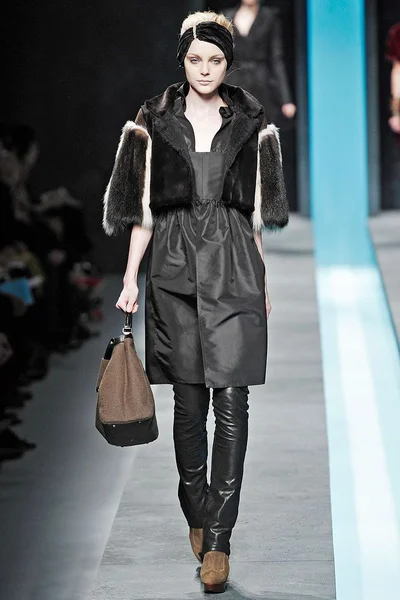 Look 30
